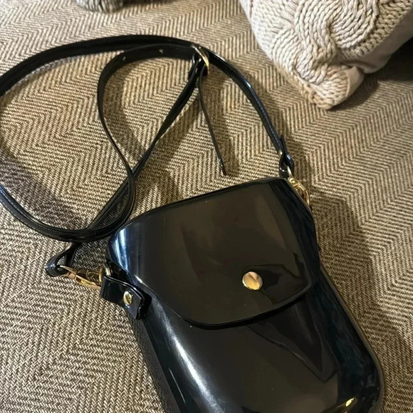 VINTAGE Adorable Glossy Black Crossbody Minimalist Handbag/Bag/Purse - Picture 4 of 7